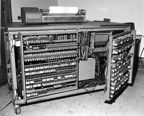 Ordinateur ibm en 1960 | Computer history, Old computers, Old technology