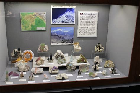 Where to Find Rocks | Best Practices Guide to Gem Show Display Case Design