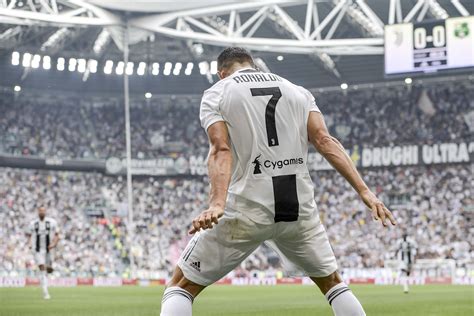 Cristiano Ronaldo Juventus Goal Celebration - Serra Presidente