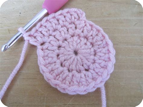 Pink Milk: How To Crochet A Circle Using Trebles (UK)