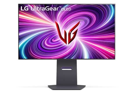 LG UltraGear OLED 32GS95UE mostrato con opzioni di visualizzazione 4K ...