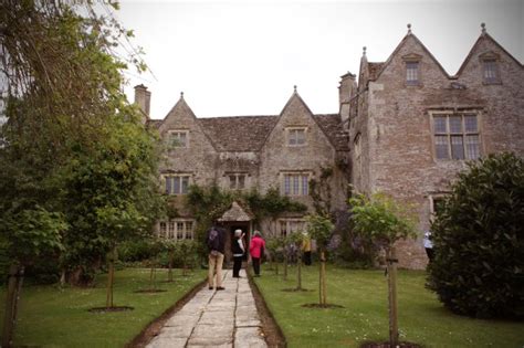 Pilgrimage to Kelmscott Manor – Connie Talks