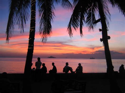 Manila Bay Sunset | This one was taken from the Baywalk in f… | Flickr