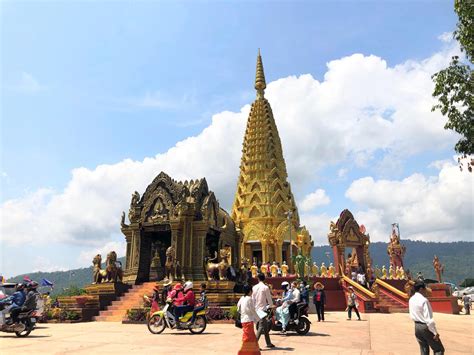 Em JustWander: Wat Phnom Yat - Pailin, Cambodia