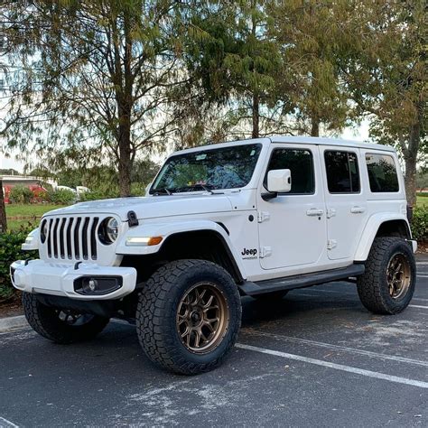 Arriba 96+ imagen white wheels jeep wrangler - Thptnganamst.edu.vn