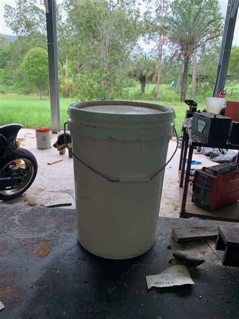 Worm Farming and Composting in a 5-Gallon Bucket [It's Easy!] - Outdoor ...