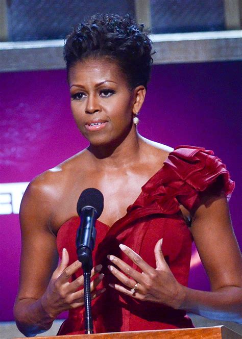 Michelle Obama’s Best Hairstyles | StyleCaster