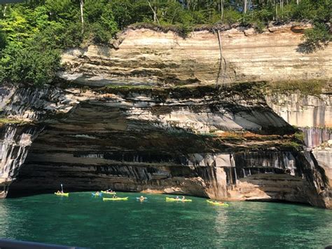 Kayak Tours - Pictured Rocks National Lakeshore (U.S. National Park ...