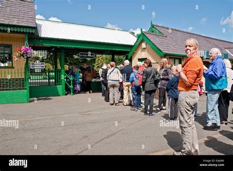 Snowdon train hi-res stock photography and images - Alamy