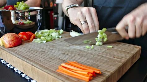 How To Chop Vegetables Fast And Without A Knife