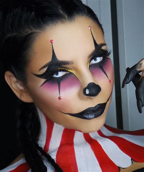 circus Halloween makeup White Face Halloween, Spooky Halloween, Easy ...