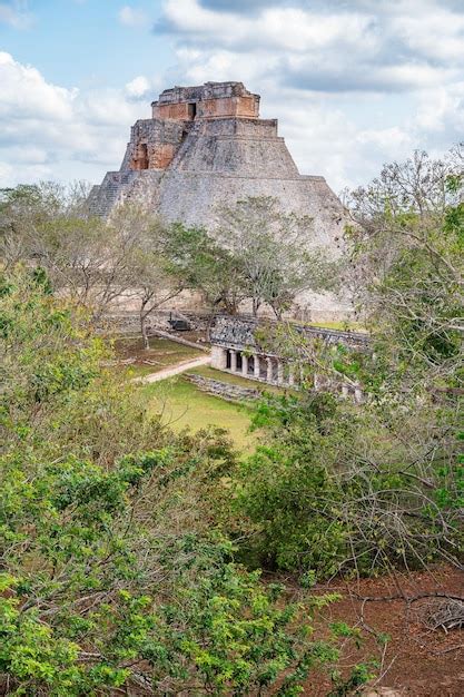 Premium Photo | Pyramid of the magician in uxmal