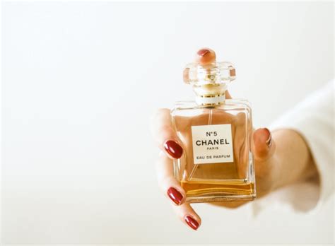 Luxury Perfume Brands and the Push to Craft Sustainable Scents – Ethos