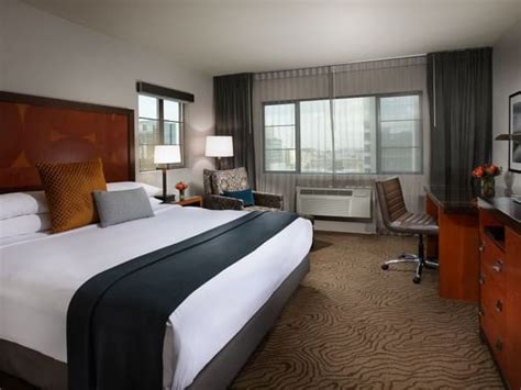 Portland Hotel Rooms | Suites | The Paramount Hotel