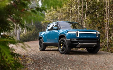 Rivian R1T Explore Dual-Motor 2023 : Prix, Specs & Fiche Technique ...