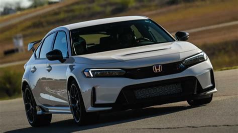 A detailed review of the 2023 Honda Civic, defects, features ...