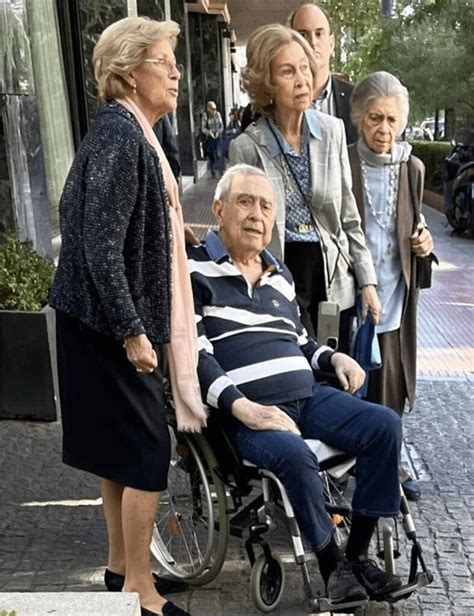 Former King Constantine: The Rare Outing In The Centre Of Athens With His Family - See Photos