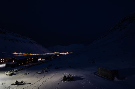 Polar night, 12 pm (Longyearbyen, Svalbard) | Taken from the… | Flickr