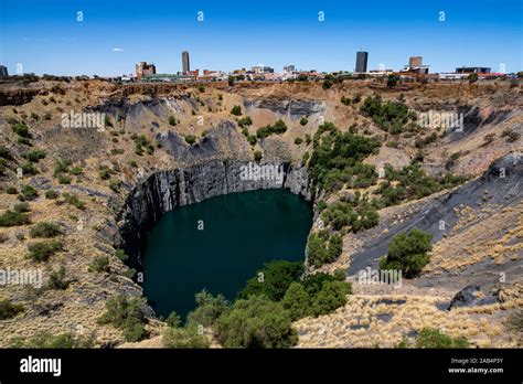 Former diamond mine the "Big Hole", now museum in Kimberley South ...