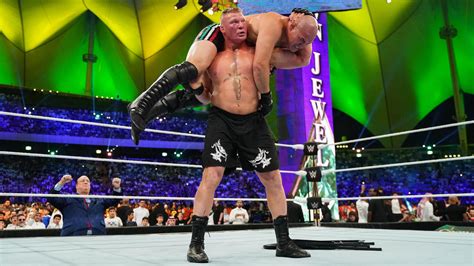 Campeón de WWE Brock Lesnar der. Caín Velásquez | WWE