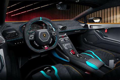 2023 Lamborghini Huracan Interior