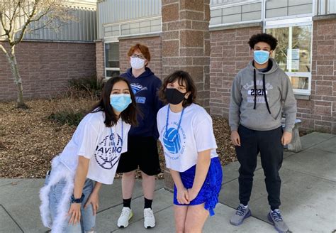 In short and sweet Pi Day event, Meadowdale seniors return for cap and gown orders - My Edmonds News