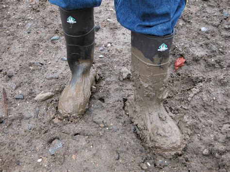 File:2003-11-27 Northerner boots in mud.jpg - Wikimedia Commons