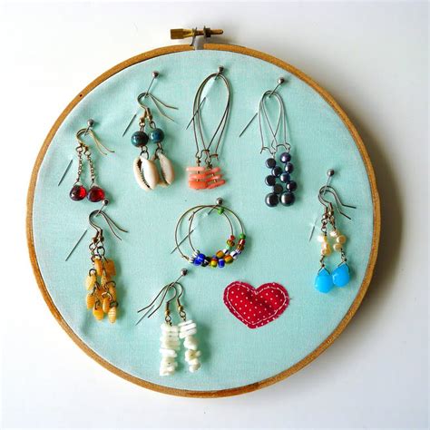 19 Creative Embroidery Hoop Art – Tip Junkie