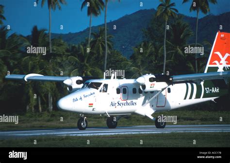 Air Seychelles Twin Otter landing Seychelles Indian Ocean Stock Photo: 835963 - Alamy