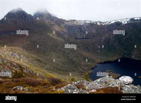 Dove Lake and Cradle Mountain Stock Photo - Alamy