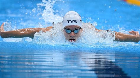 Léon Marchand établit un nouveau record sur 200 yards 4 nages lors des finales NCAA - Eurosport