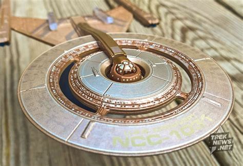 [REVIEW] The First STAR TREK: DISCOVERY Ship Models Are Here... And We ...