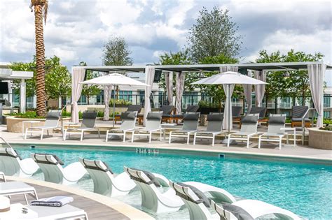 Best Luxury Apartment Pools in Houston | Apartment Gurus