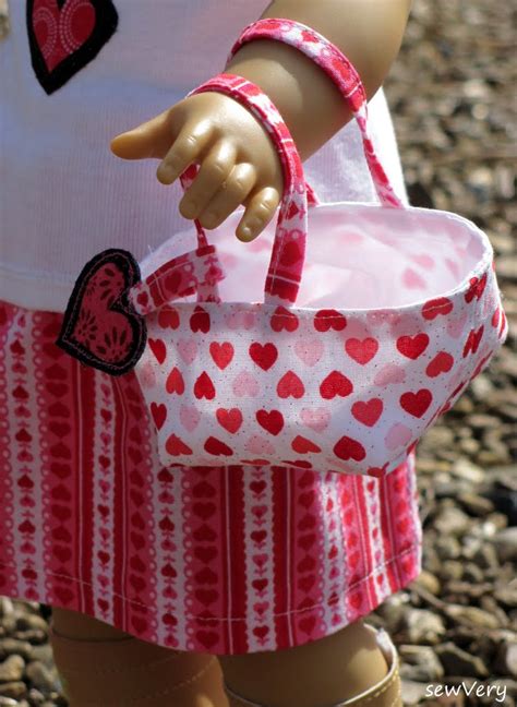 sewVery: Valentine's Day Dolly Outfit Tutorial