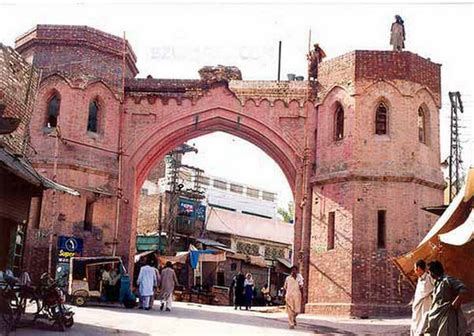 Main Gates of Lahore: LAHORI GATE