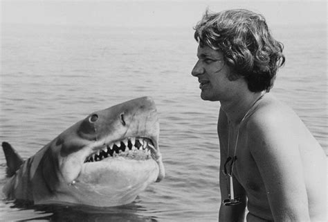 Funny Snaps of a Young Steven Spielberg Relaxing Between Takes While Shooting ‘Jaws’ in 1974 ...