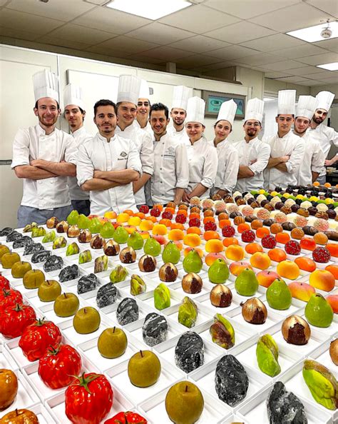 Déjà 10 ans au Meurice Paris et 3 ans pour la première boutique sucrée du chef Cédric Grolet ...