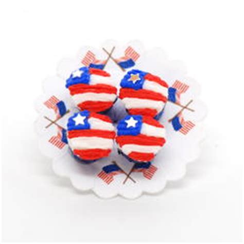 4th of July Flag Cupcakes | Stewart Dollhouse Creations