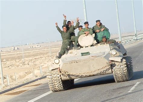 File:Iraqi military men riding on tank.jpg - Wikipedia, the free encyclopedia