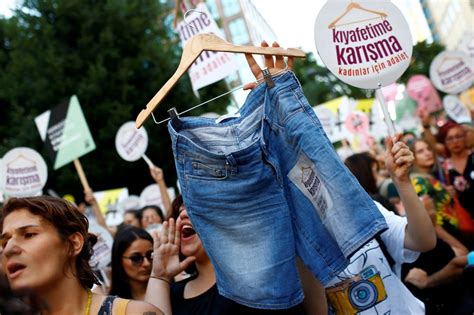 Turkish women march in rights protest in Istanbul | ABS-CBN News