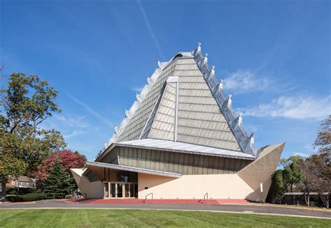 This Frank Lloyd Wright–Designed Synagogue Celebrates Its 60th ...