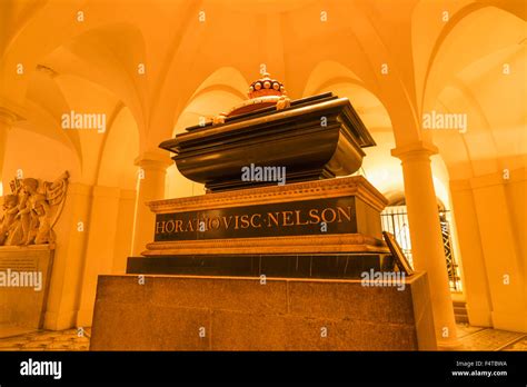 Crypt of st pauls hi-res stock photography and images - Alamy