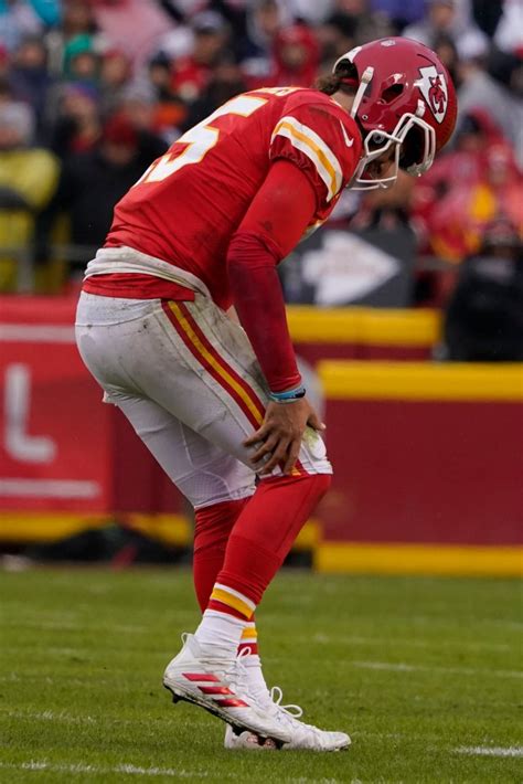 Patrick Mahomes injury leaves Kansas City Chiefs quarterback begging to ...