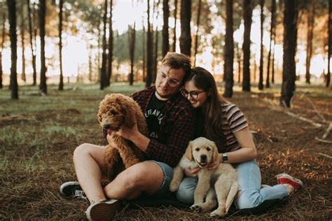 Couples with dogs photoshoot inpiration | Dog photoshoot, Family pet photography, Fall photoshoot