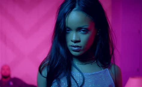 Rihanna: Work è la sua 25° Vevo Certified! ~ Booklet Music