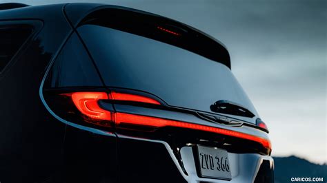 Chrysler Pacifica | 2021MY Limited S AWD | Tail Light