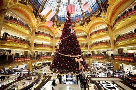 The Christmas tree at Galeries Lafayette, Paris | Insight Guides Blog