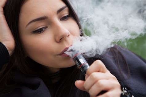 Cigarettes vs Vapes: What You Need to Know