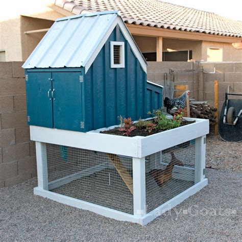 Small Chicken Coop with Planter, Clean Out Tray and Nesting Box | Small ...