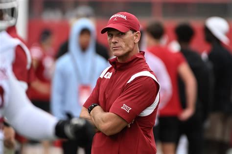 Brent Venables has Oklahoma in tight spot with his contract after bad start